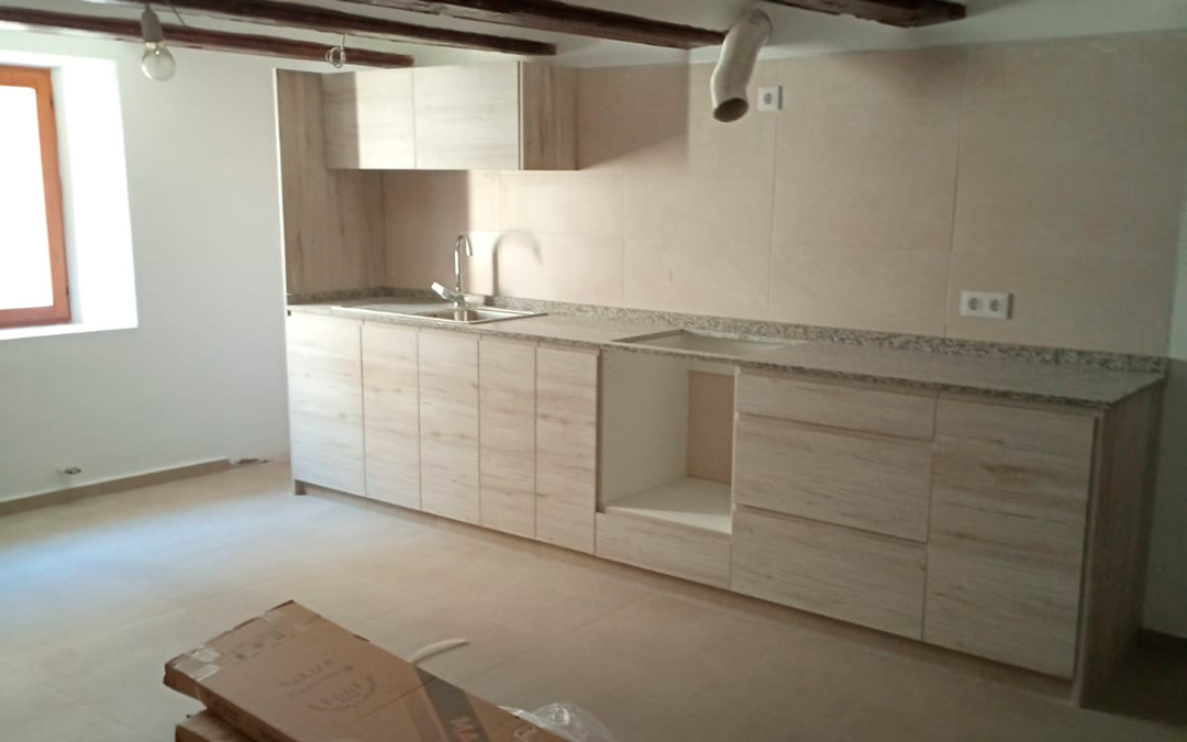 Uno de los dos apartamentos solo requiere amueblarlo. /Ayto. Villarroya