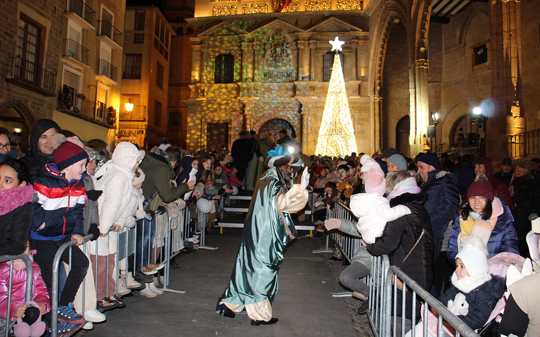 Baltasar a su llegada a la plaza de España de Alcañiz en 2024. / B. Severino