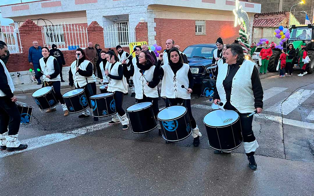 Batukada Trokobloco en Andorra con integrantes bajoaragoneses para acompañas a los Reyes Magos. / L.C.