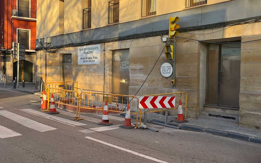 Una avería a mantiene cortado un carril de la circulación a la altura del número 1 del Muro de Santiago desde el 19 de octubre / L.C.