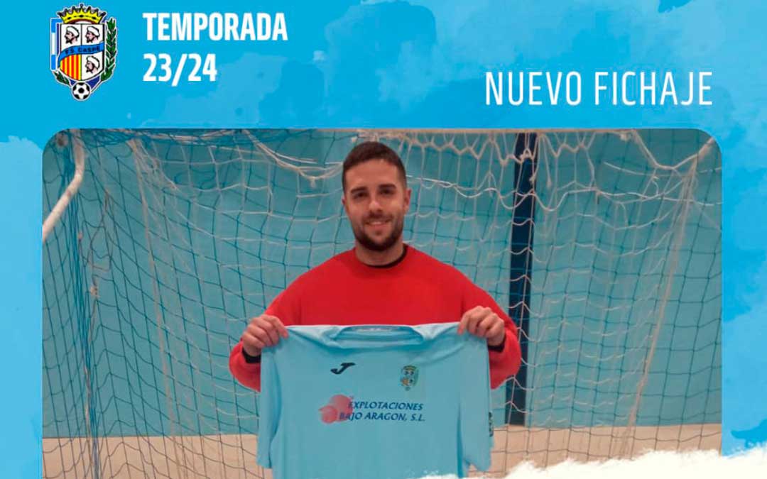 Carlos Burillo con la equipación./ F.S. Caspe