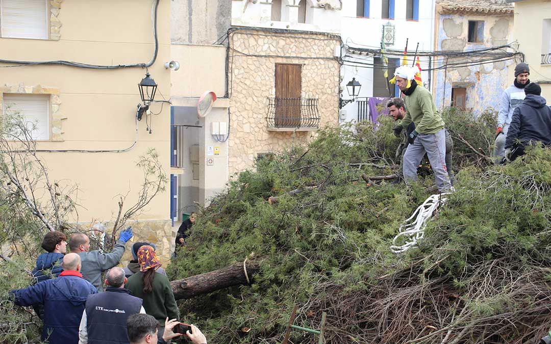 Castelnou levanta la Copa de la hoguera de San Valero. / B. Severino