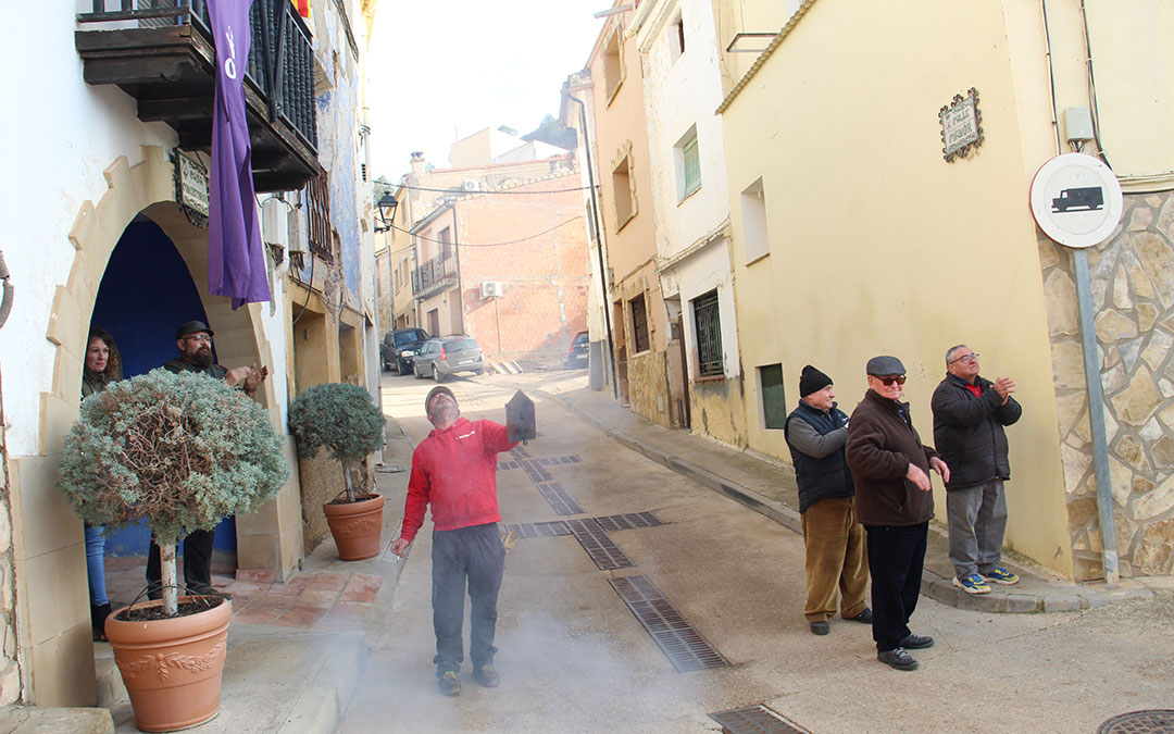 Castelnou levanta la Copa de la hoguera de San Valero. / B. Severino