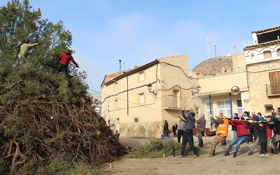 Castelnou levanta la Copa de la hoguera de San Valero. / B. Severino