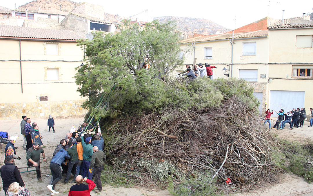 Castelnou levanta la Copa de la hoguera de San Valero. / B. Severino