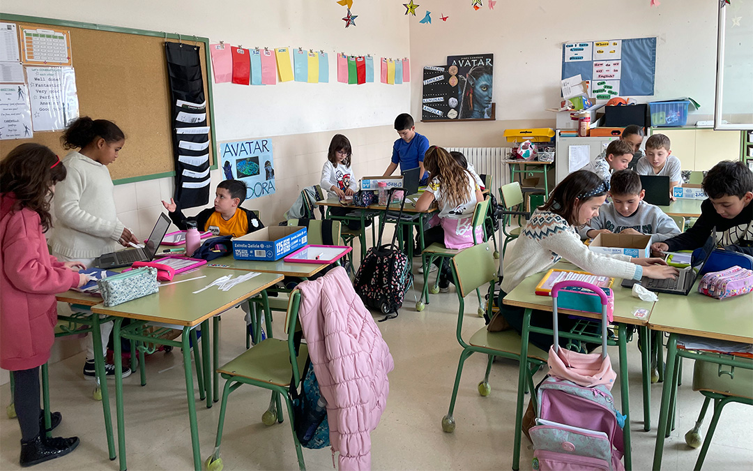 Cada alumno del tercer ciclo de Primaria tiene un ordenador portátil que aporta el centro./ María Celiméndiz