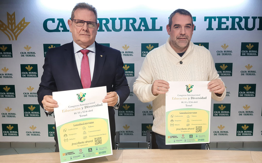 Alberto Quílez, codirector de la Cátedra y profesor de la Universidad de Zaragoza, y José Cuevas, presidente de Caja Rural de Teruel./ Caja Rural