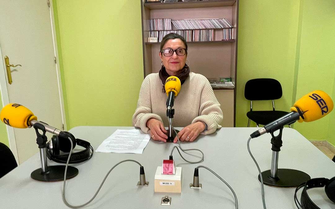 Cristina Brett en Radio Caspe./ S.F.