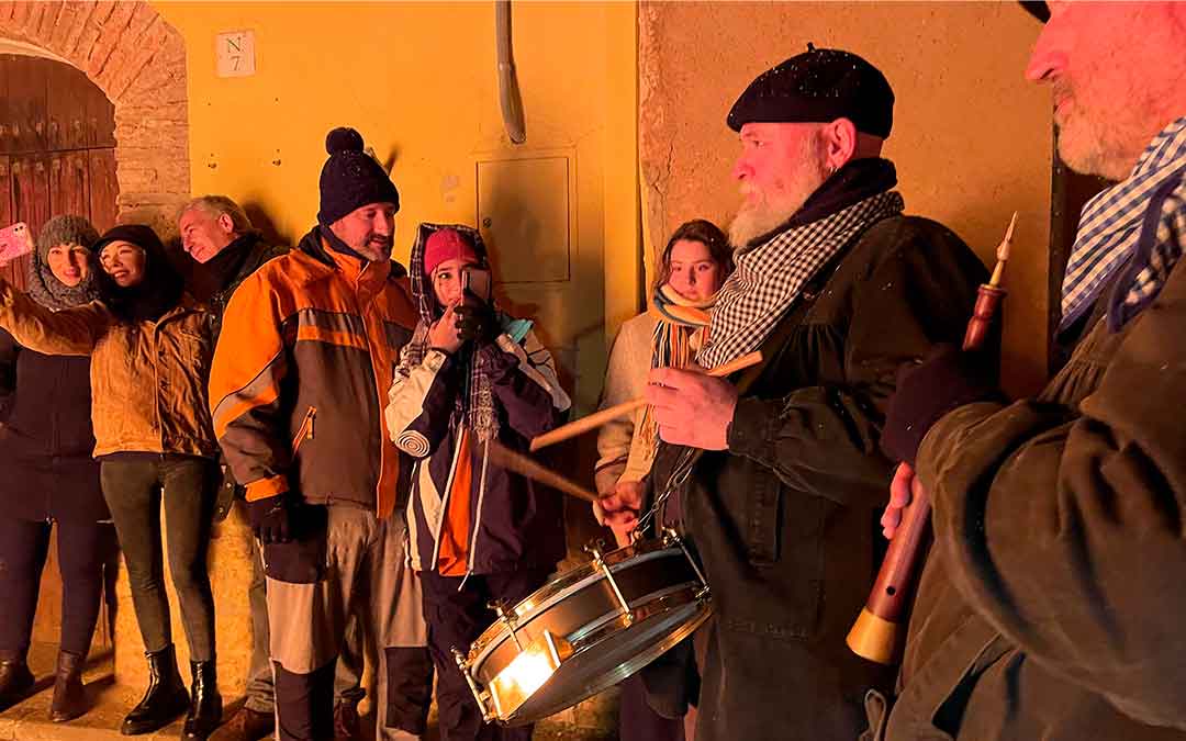 El recorrido está ambientado por la música de los gaiteros./ S.F.