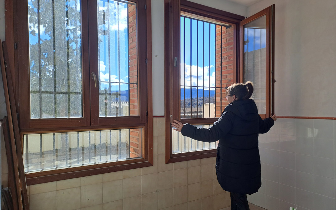 La alcaldesa abre las puertas del reformado espacio. /N.A.