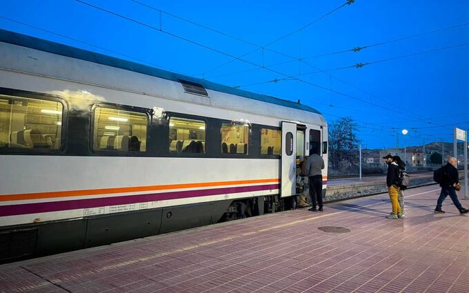 Renfe fletará autobuses este fin de semana entre la capital aragonesa y La Zaida por un corte en la línea Zaragoza-Caspe-Barcelona