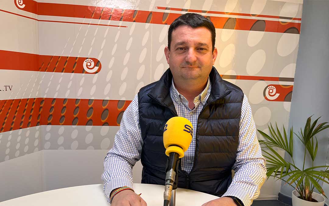 Miguel Ángel Estevan, alcalde de Alcañiz, en Radio La Comarca. / Eduard Peralta