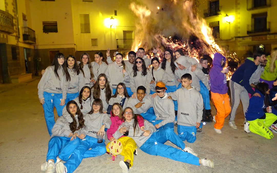 Más Quintos al lado de la hoguera. A.Z