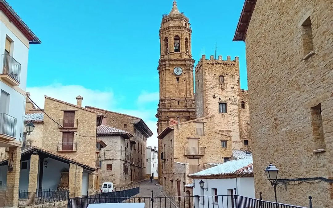 En la Iglesuela del Cid una fina capa de nieve y hielo permanece en los tejados./ Ayuntamiento Iglesuela.