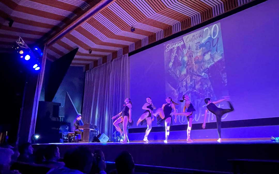 Exhibición del Club Gimnasia Rítmica de Alcorisa./ S.F.