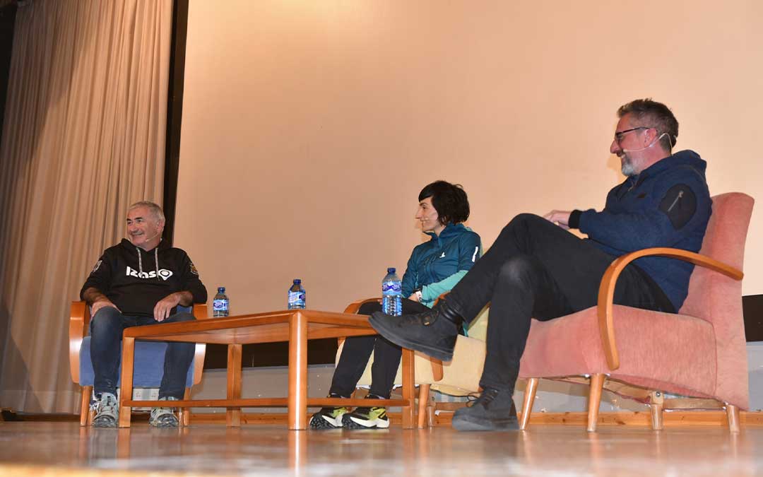 Mesa redonda con Mariano Navascués, Ramón Ferrer y Oihana Kortazar en la Sala Alcor. / Tomás Montero