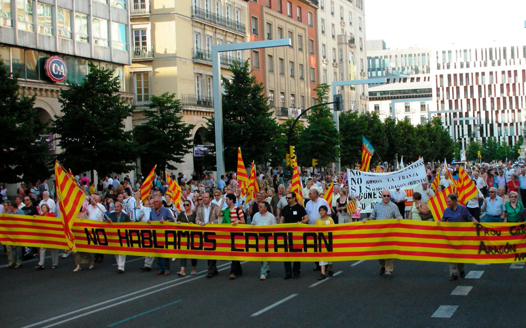Imagen de archivo de una manifestación en contra del uso del catalán./ PANHC
