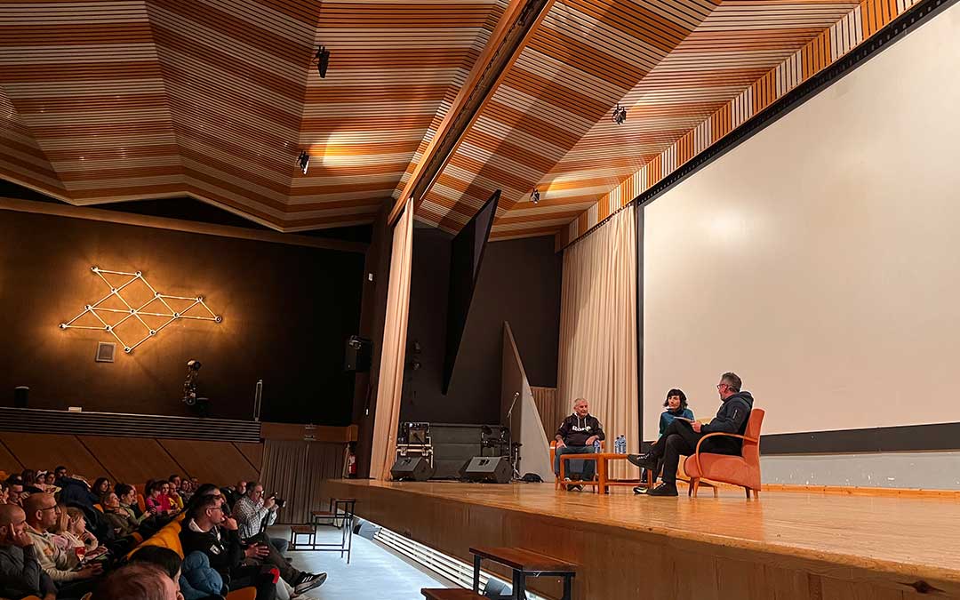 Mesa redonda con Mariano Navascués, Ramón Ferrer y Oihana Kortazar en la Sala Alcor. / Eduard Peralta