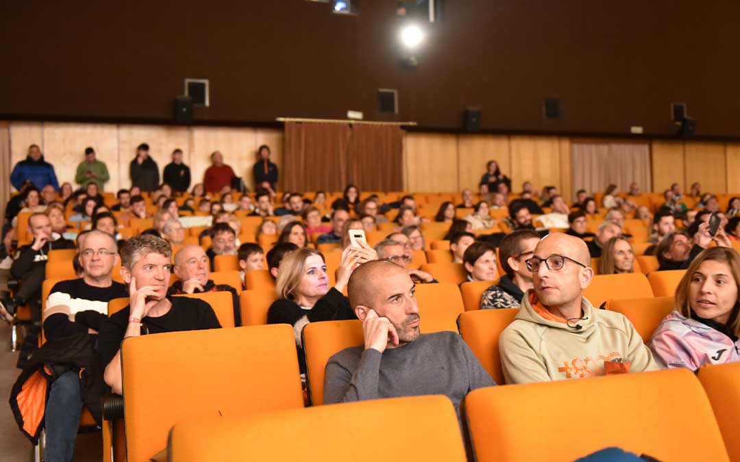 El público atento en la Sala Alcor. / Tomás Montero