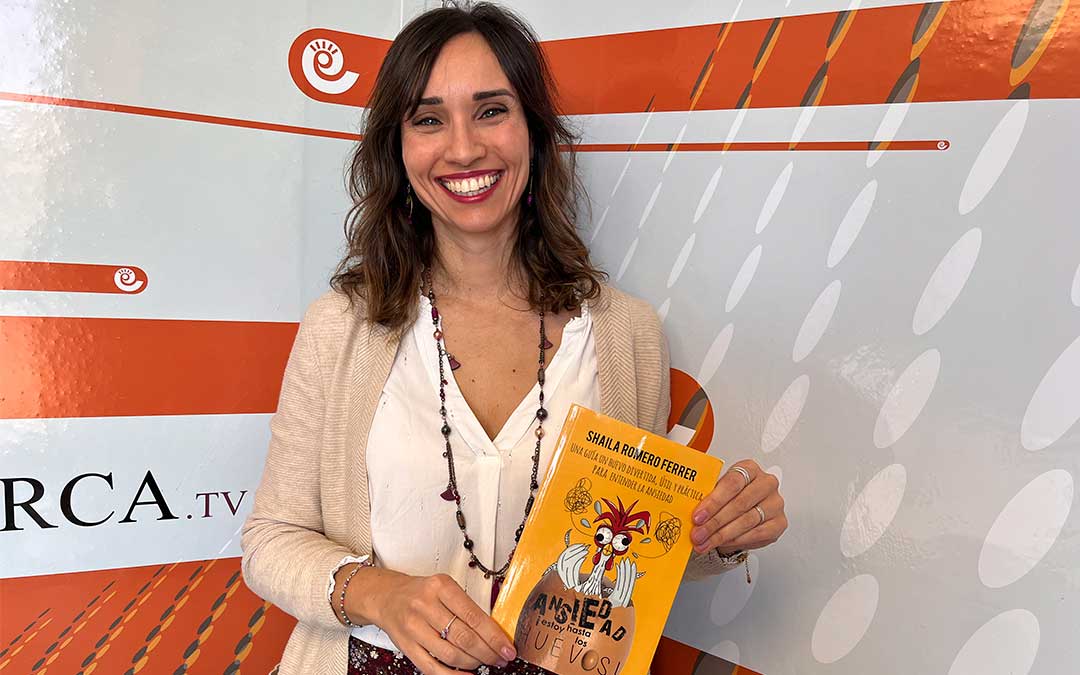 Shaila Romero, psicóloga, en la redacción del Grupo de Comunicación La COMARCA./ E.P.