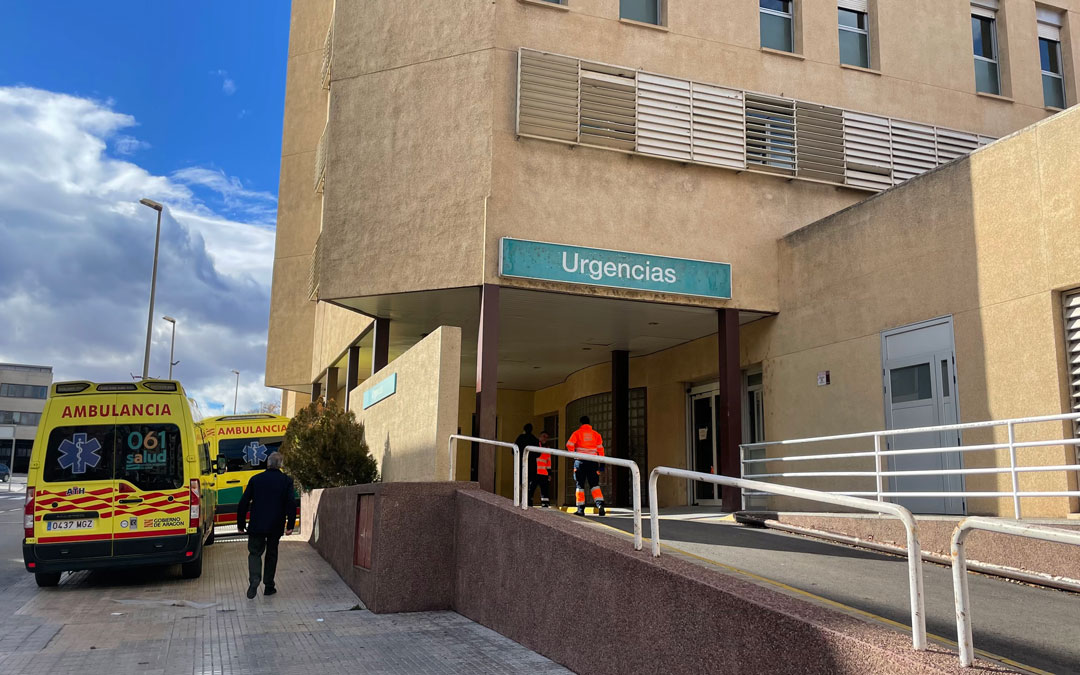 Entrada de Urgencias del Hospital de Alcañiz./ M.C.