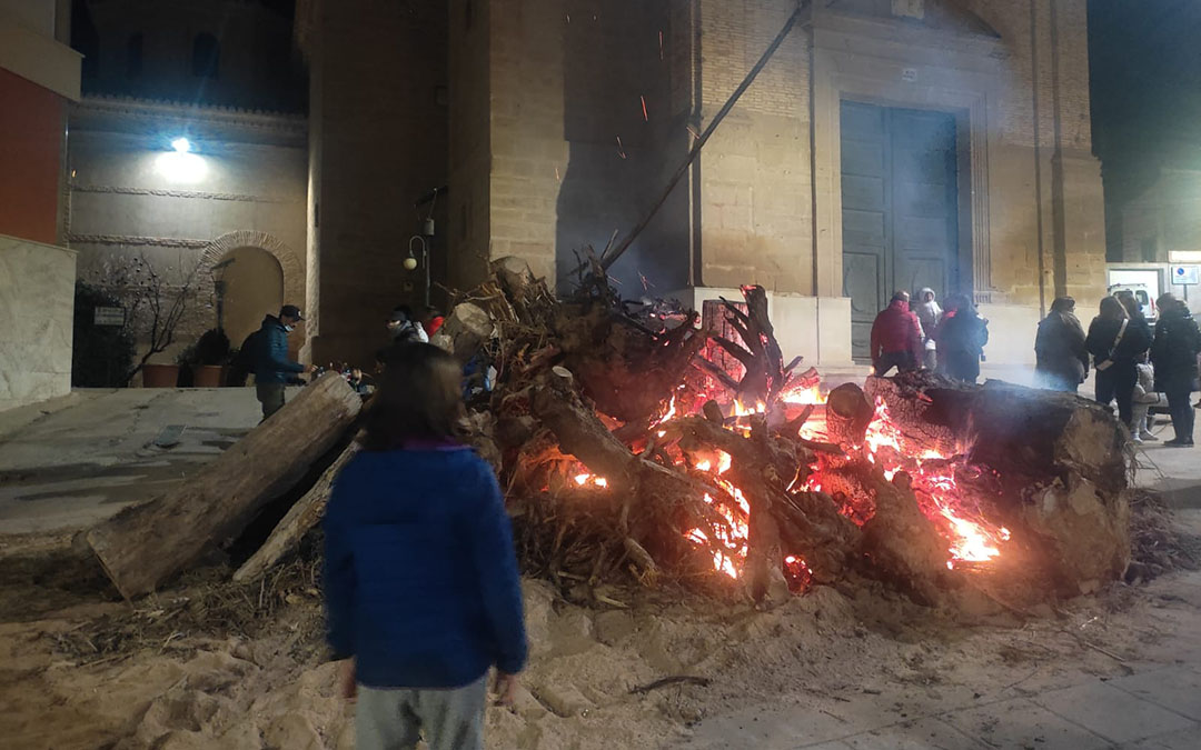 Urrea prendió fuego a su tradicional hoguera./ S.B.