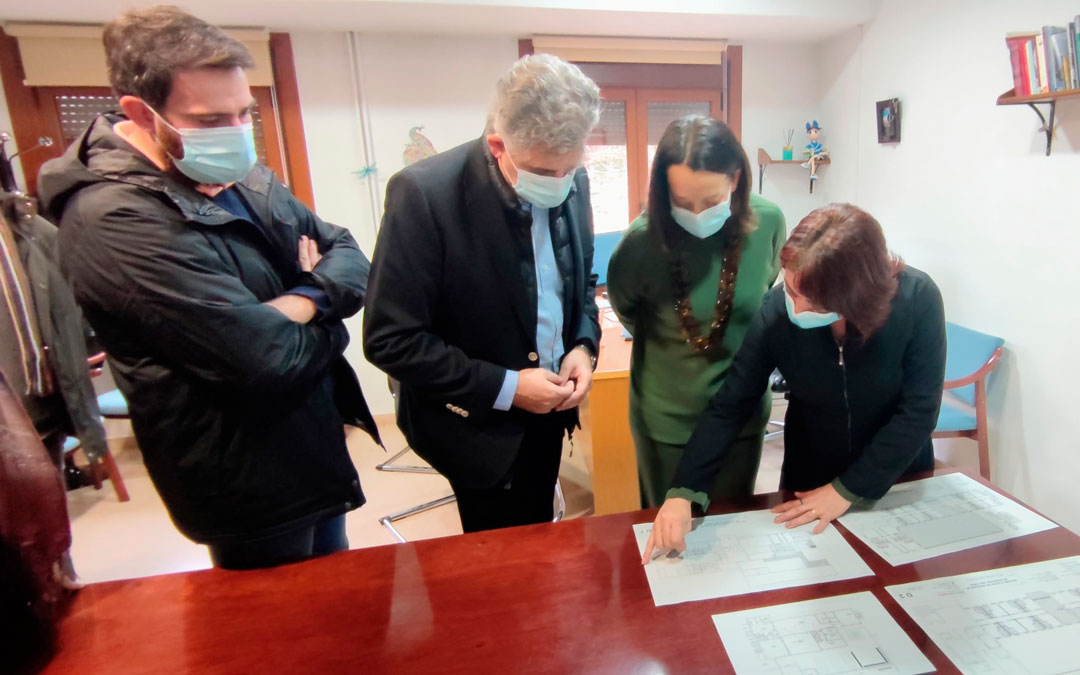 La consejera de Bienestar Social y Familia de la DGA, Carmen Susín, ha visitado las instalaciones este viernes./ DGA