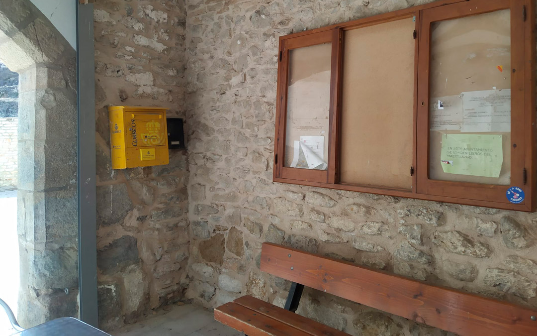 Buzón de Correos en La Cuba, una de las paradas de la ruta circular de Mirambel. /Azucena Sales