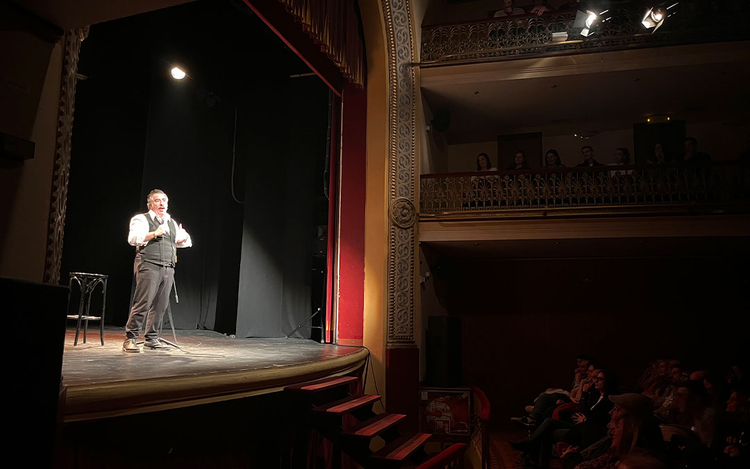 Agustín Jiménez clausuró el Mes de la Comedia este sábado en Alcañiz./ Eduard Peralta