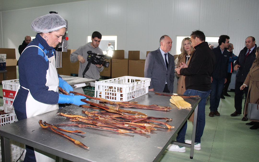 Inauguración de Alkura Petfood en Alcorisa con la vicepresidenta segunda de la DGA, Mar Vaquero. / B. Severino