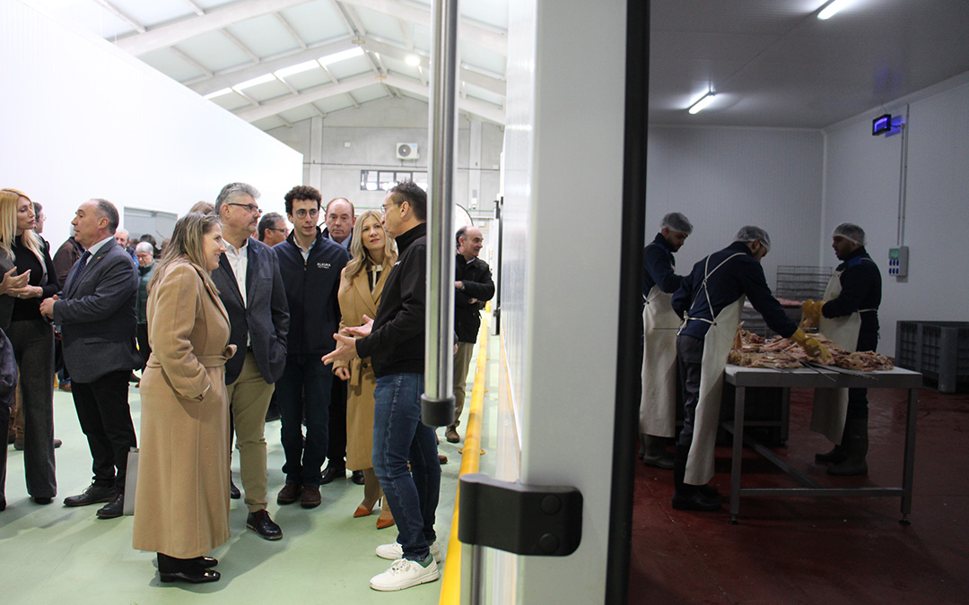 Inauguración de Alkura Petfood en Alcorisa con la vicepresidenta segunda de la DGA, Mar Vaquero. / B. Severino