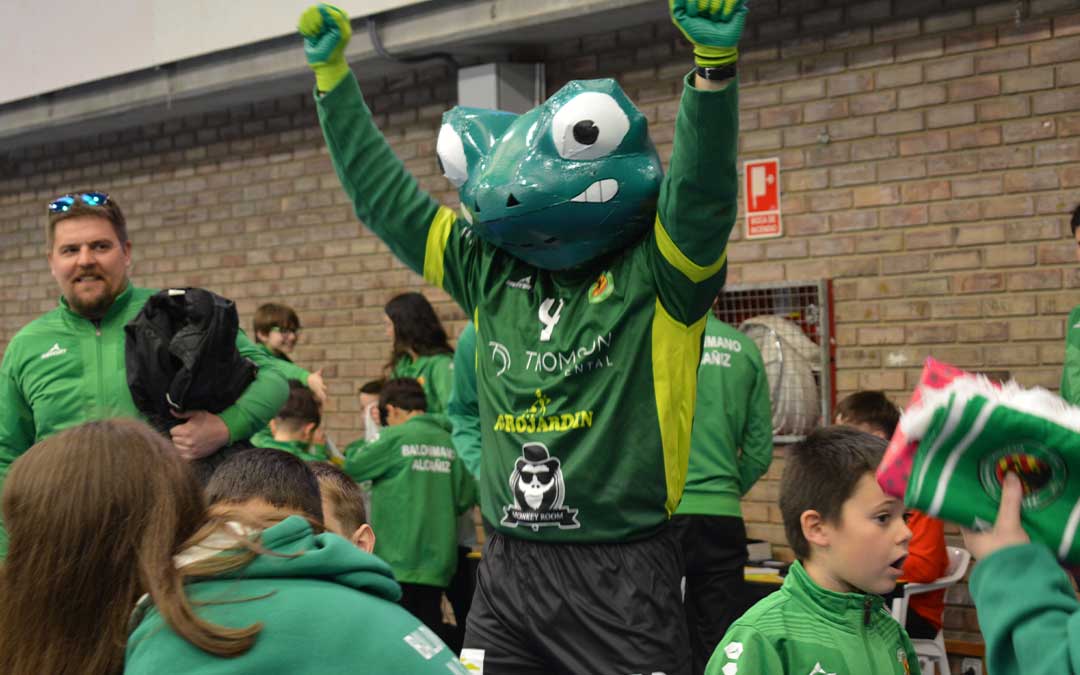 'Balca' es la nueva mascota del Balonmano Alcañiz. / Iulia Marinescu