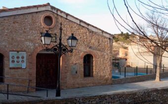 Vivienda gratuita y ayudas para pagar la luz para quien quiera gestionar el bar de Las Parras de Castellote