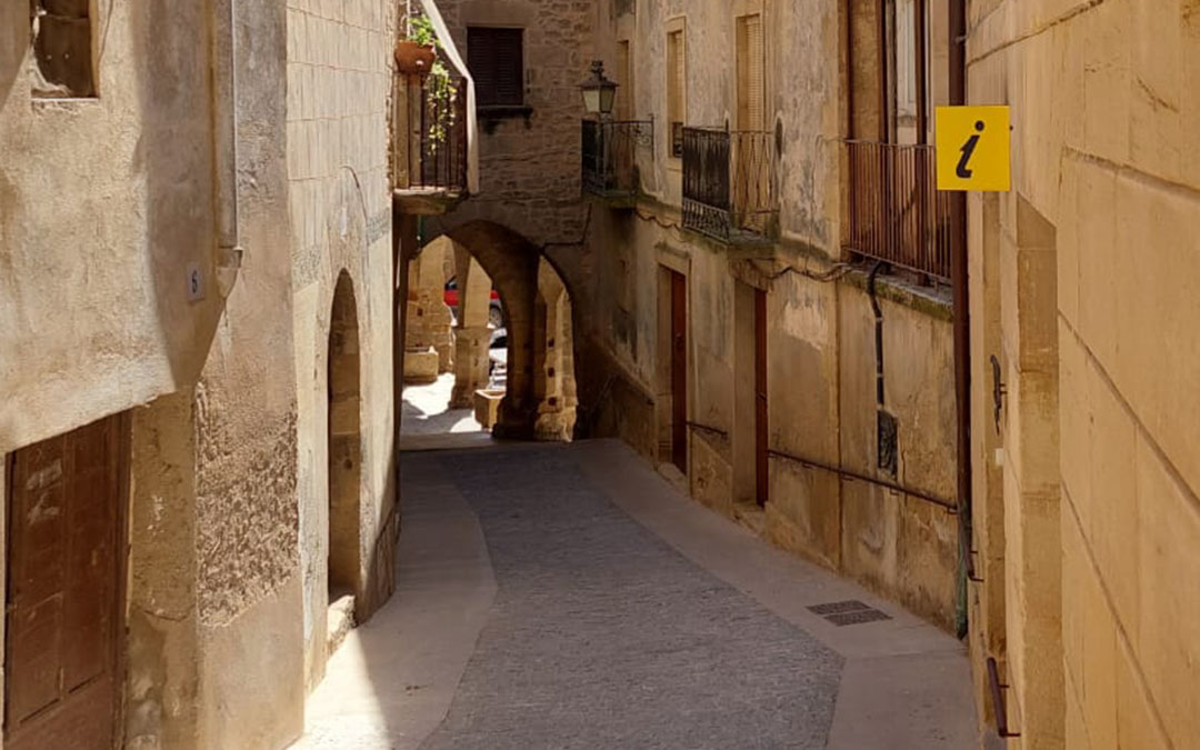 El entramado urbano fue uno de los motivos por el que el municipio se decantó por el quinto contenedor en lugar del reciclaje en origen./ J.L.