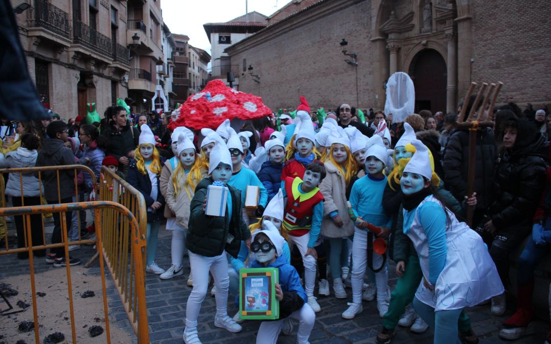 Los pitufos también estuvieron en Calanda este Carnaval./ C.O.