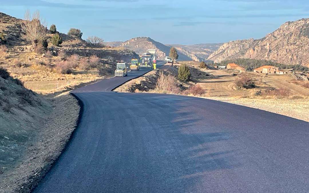 Nuevo trazado de la TE-44 entre Miravete y Aliaga ya terminado./DPT