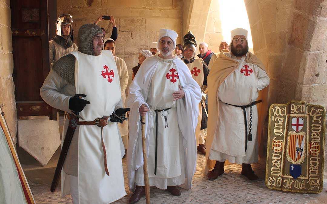 Los cavalleros Calatravos en el claustro / L. Castel