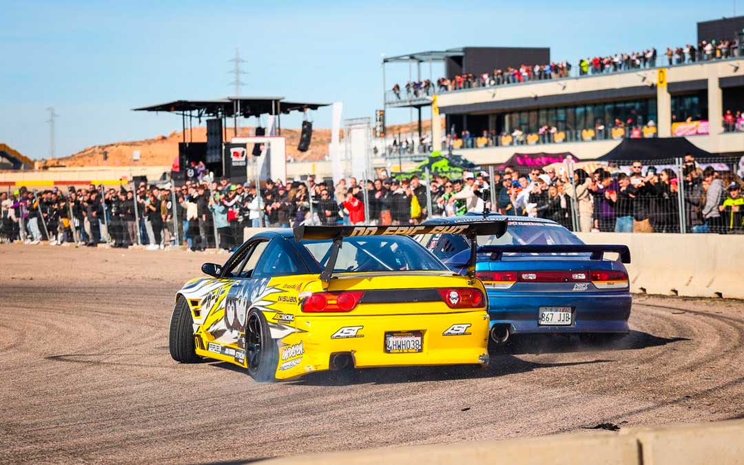 Las exhibiciones de drift tuvieron en vilo a centenares de asistentes. / Motorland Aragón