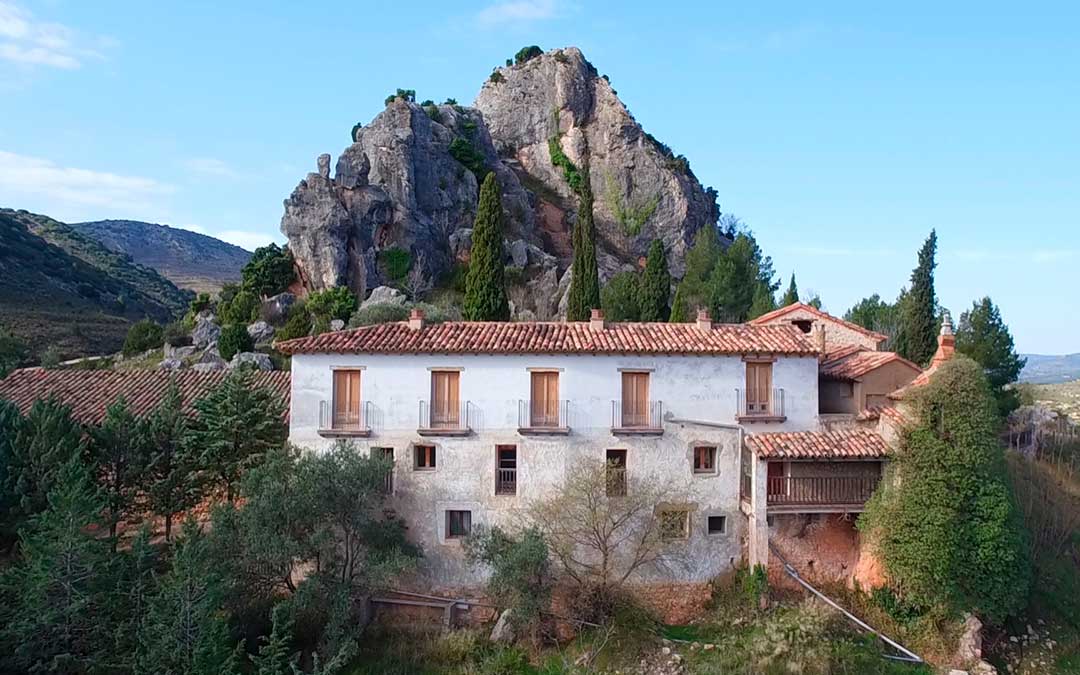 Ermita de la Virgen de la Peña de Berge / La Comarca