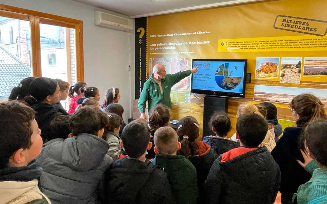 Escolares en el centro de interpretación Las Saladas./ Colegio Lucio Fabio