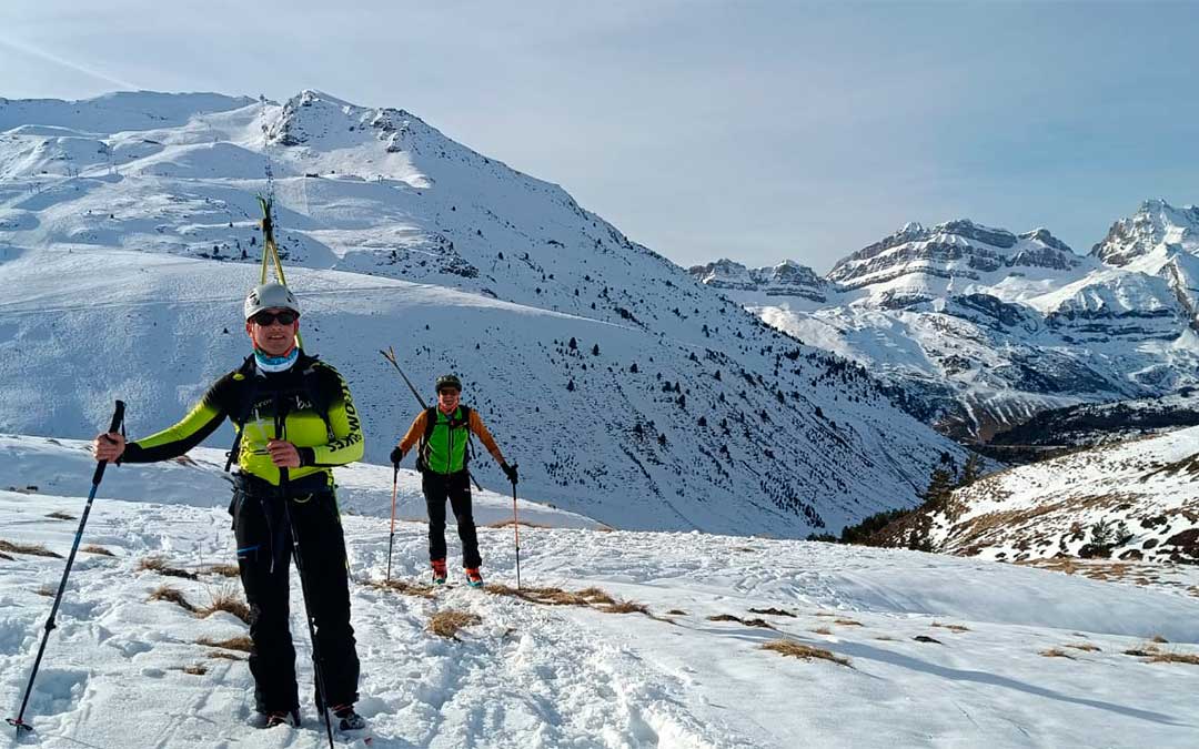 Esquí de montaña para los socios de La Cordada este fin de semana en el valle de Tena. / CM La Cordada