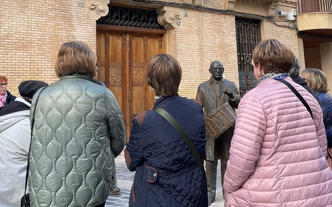 Estatua de bronce de Buñuel del artista Daniel Elena./ María Celiméndiz