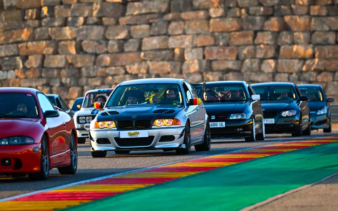Eurocrew Parade con 300 vehículos participantes. / Motorland Aragón