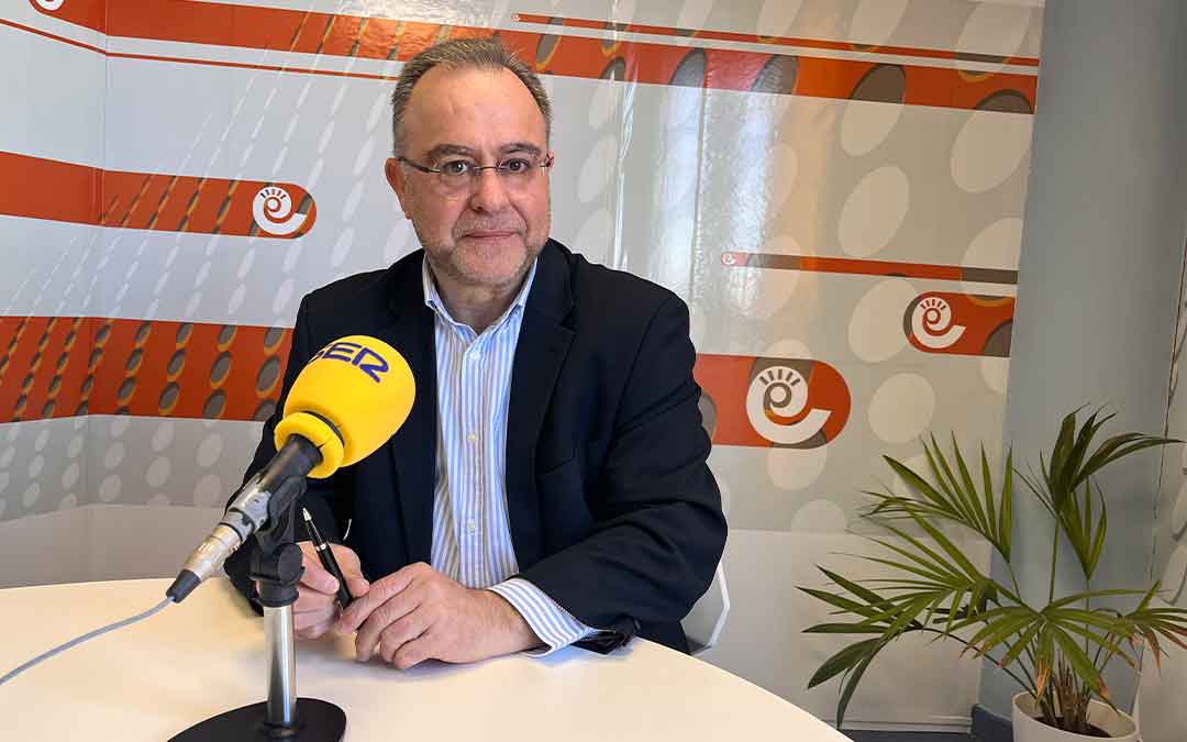 José María Fuster, director general de desarrollo estatutario en la DGA, en Radio La Comarca. / E.P.