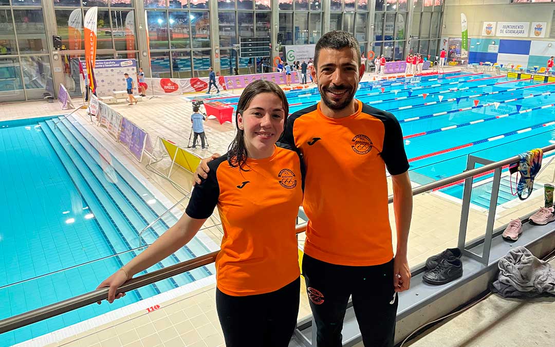 Macarena García y su entrenador Roberto Ruiz, en Guadalajara. / R.R.