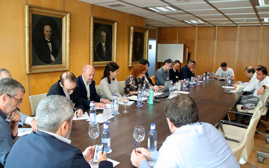 Reunión de la Comisión de Seguimiento del Acuerdo Marco para una Transición Justa de la Minería del Carbón y Desarrollo Sostenible de las Comarcas Mineras para el periodo 2019-2027. / MITECO