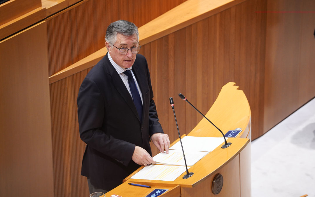 Manuel Blasco este viernes en el pleno de las Cortes de Aragón este viernes./ DGA
