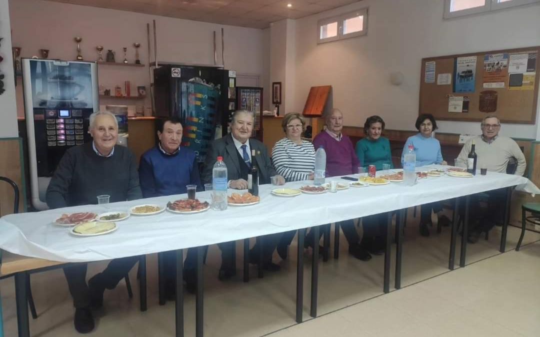 Parte de los integrantes del Hogar del Jubilado durante su reapertura./ Ayto.