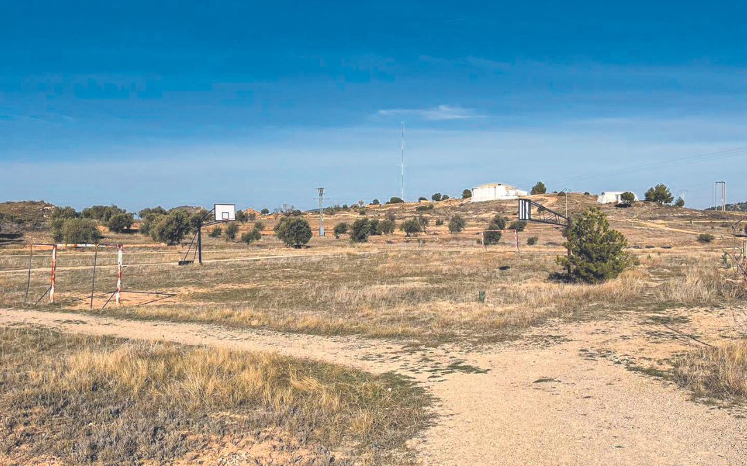 Estado actual del campo de los Salesianos de Andorra, donde se desarrollará un parque intergeneracional./ C.O.