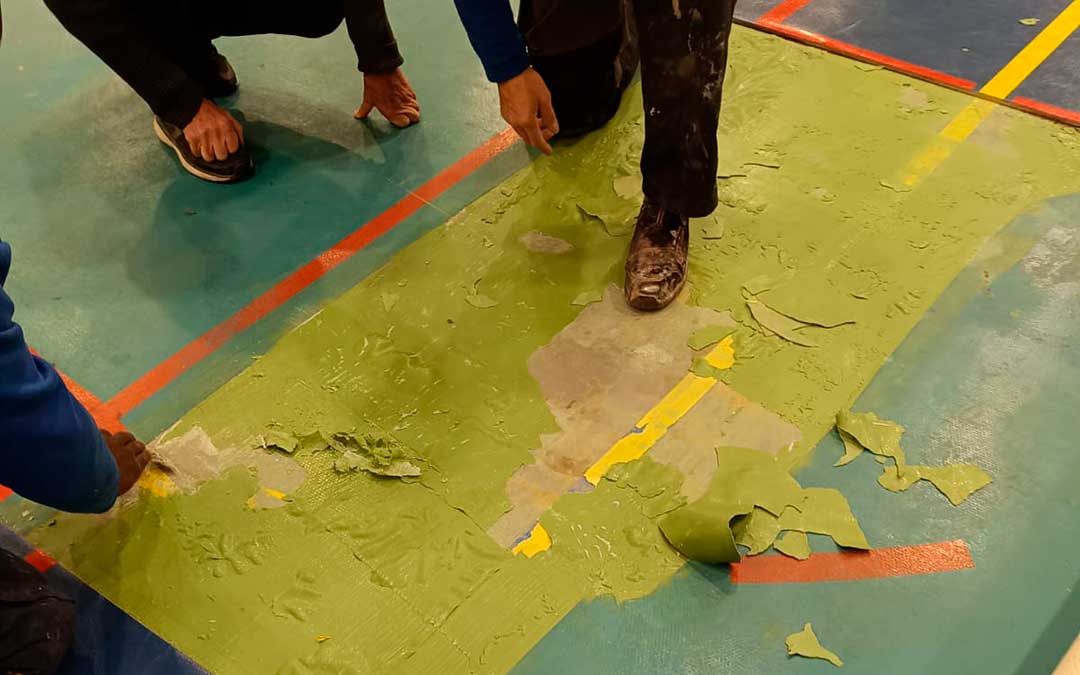 Mal estado del pavimento de la pista azul de Alcañiz / Ayto.
